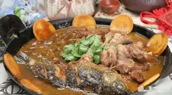 去东北出差,3人点5道菜,服务员表情很微妙,老板请我们移步包间