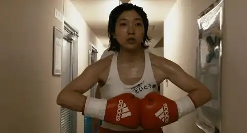 贾玲暴瘦剧照美如苗圃,网友曝腹肌可见,但业内称照片是ai所作