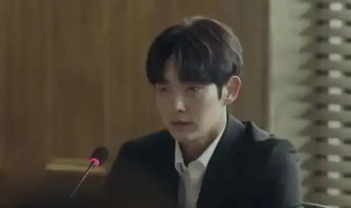 38岁李准基演技炸裂的背后10年积蓄被骗光,女友分手嫁牙医