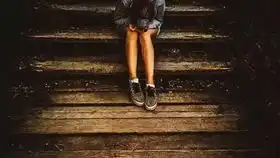 希望以后我遇到的女生,她不允许我悲伤,不允许我说分手,教我理智和温柔,更重要的是她会一点一点修复我碎了的爱情观