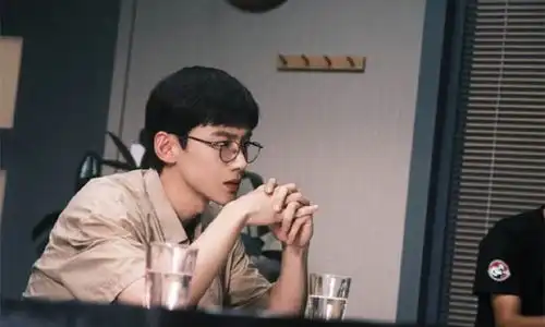 白敬亭在新剧开端的这一张照片是在什么呢