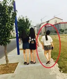 爆笑gif看到这样的一幕,每个坐公交车的人表情都搞笑