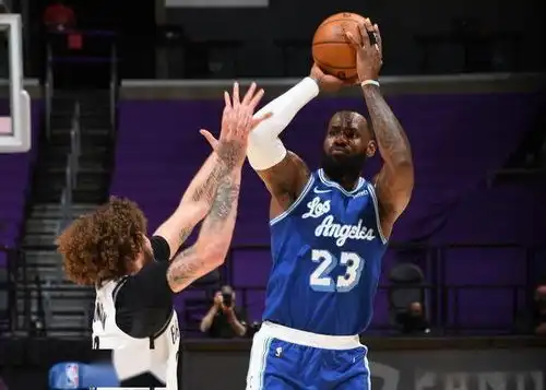 里程悲詹皇3287太难,下场就被吊打,杜兰特表情抢镜