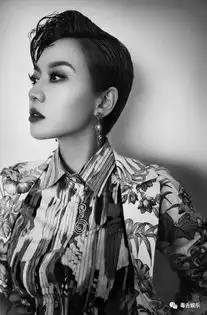 46岁中年女星变嫩似柳岩与小22岁鲜肉上演母子恋