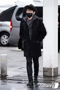 李准基赴法国约会周冬雨机场遇粉丝十分亲切组图3