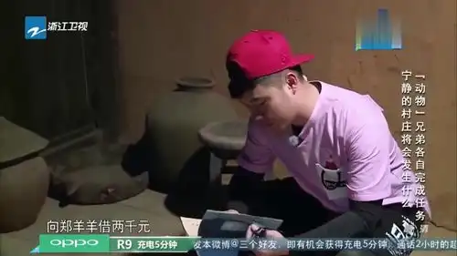 邓超邀请鹿晗生吃大蒜辣椒,父子俩吃出表情包,当地人也是拼