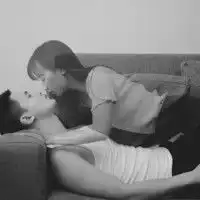 谁能帮我找下这个情侣头像女的