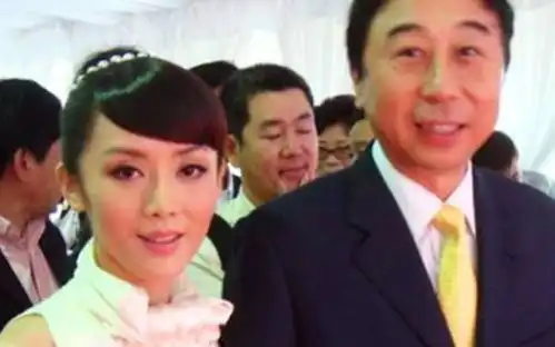 真会演戏冯巩隐藏36年妻子,是我们熟悉的她,难怪一直没绯闻