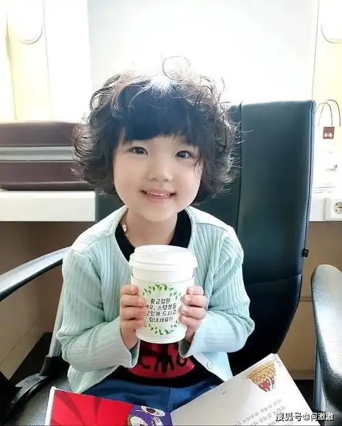 恶之花李准基根本女儿奴手机桌布是女儿蛋塔小公主太萌啦