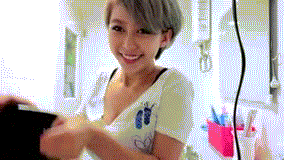 小白兔白又白,蹦蹦跳跳真可爱