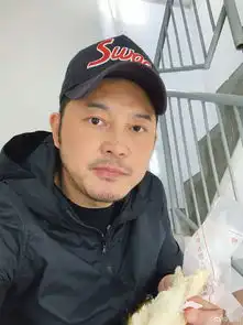 胡可晒安吉游泳视频,长胖后神似沙溢,还调侃儿子是出水包子