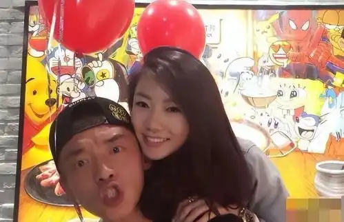 程晓玥自曝产后身材,因哺乳胸口冒青筋,妊娠线赘肉颈纹一样不少