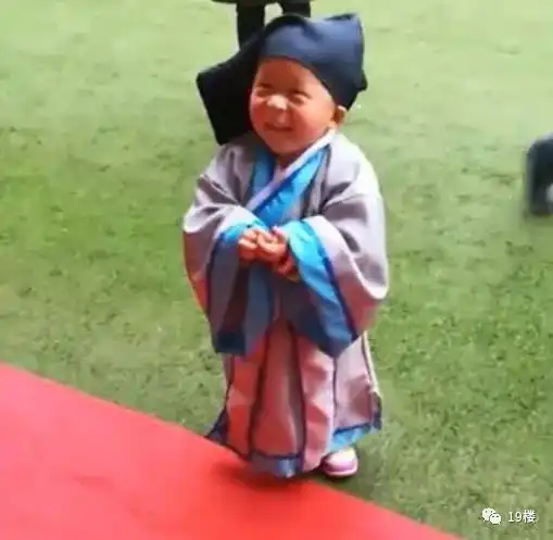 小男孩抽血被吓哭萌话连篇实例教你用最萌表情说最硬的话