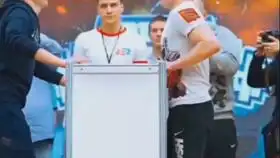 俄罗斯的扇耳光大赛,一巴掌扇晕对手,战斗民族还是会玩的啊