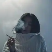 妇女吸烟表情包