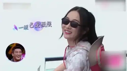 霍思燕走玻璃栈道表情失控,硬是被吓出了表情包,杜江忍不住大笑