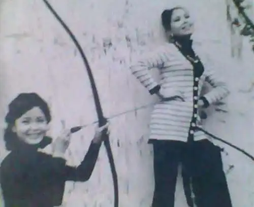 无法重拍的瞬间穿连体泳衣的王祖贤,射箭的邓丽君,看斗地主的张国荣