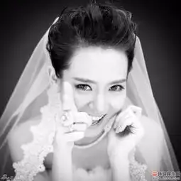 戚薇李承铉婚照曝光搞怪神情恩爱秀婚戒图