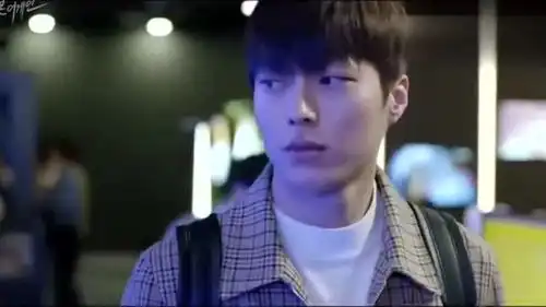 为了跟陈世妍玩游戏,张基龙模仿了,各个好玩的可爱的表情