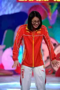 傅园慧冠军范狂撒表情包拒当谐星渴望认可