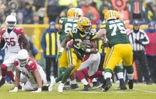 包装工新赛季战术调整跑卫将更多参与进攻