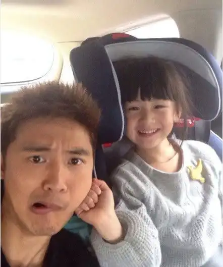 10岁森碟获两项世界级比赛铜牌,领奖照大长腿秒杀欧美小朋友