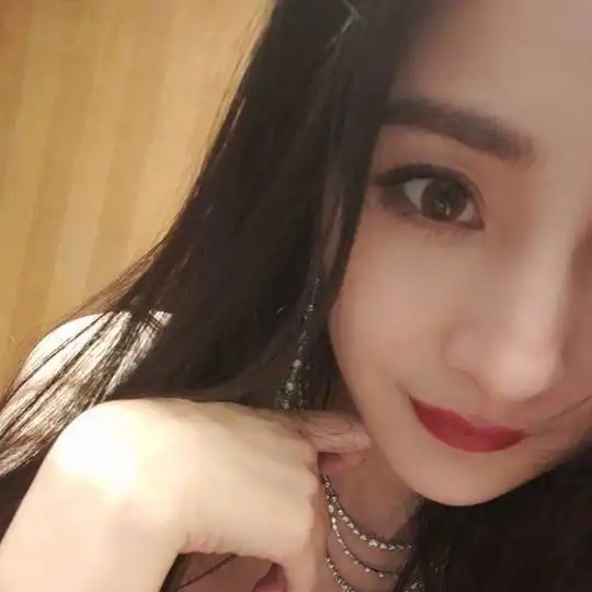 迪丽热巴用蔡徐坤表情包上热搜了到底是怎么回事