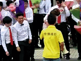 搞笑gif求这孩子的内心戏,表情真的是无敌了