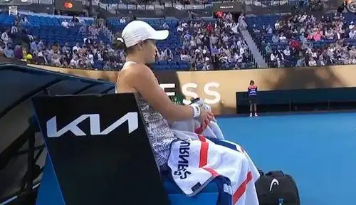 6061澳网惨案54分钟速胜,连赢11局,险些连续2年送双蛋