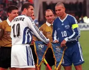 大罗巴蒂pk齐达内1997年世界明星队vs欧洲明星队