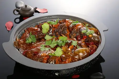 铁锅炖鱼贴饼图片素材下载食品餐饮素材下的中国菜系图片素材