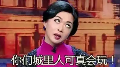 51岁金星意大利度假,穿开叉裙性感妩媚,脖子引起了所有人的注意