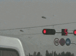 搞笑gif他是老娘的,别的姑娘别想染指