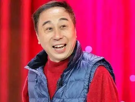 63岁冯巩近照被曝光,隐瞒三十六的老婆,原来是我们熟悉的她