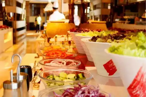 体验在云海吃自助餐的感觉,网友人均不到70生猛海鲜吃到撑