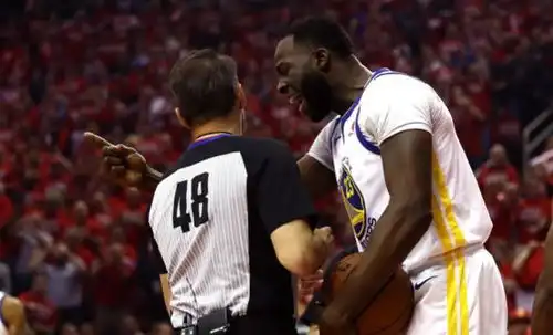 勇士又树一大敌,科尔袒护爱徒却戳中威少痛点,新仇旧恨要一起算