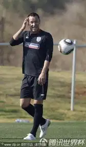 英格兰召开发布会卡佩罗一脸严肃13