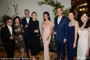 组图李冰冰出席品牌剪彩仪式吐舌卖萌表情搞怪频露囧相