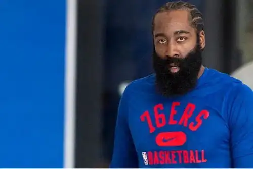 备战首秀哈登晚上10点加练投篮,手感火热连中5记三分