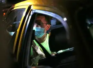 台湾粉尘爆炸负责人下跪