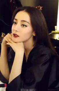 迪丽热巴从身旁跑过,谁注意张艺兴的表情网友妥妥演技派