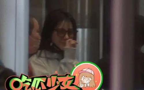 挖鼻孔表情包游泳