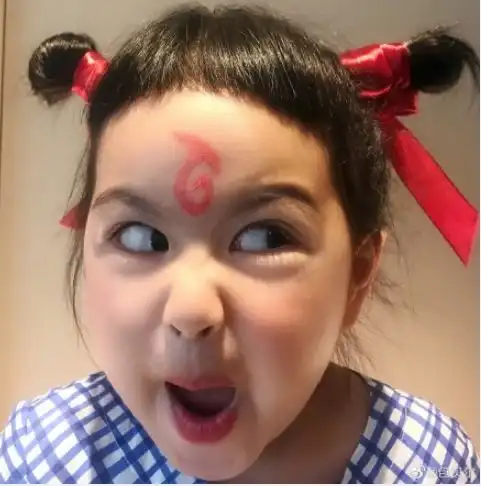 表情女明星挑战哪吒头,宋祖儿可爱祝褚丹甜美,人小鬼大的她才最抢眼...表情