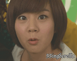 搞笑gif夫妻坐车里看,挡风玻璃上两个女生洗车,有亮点