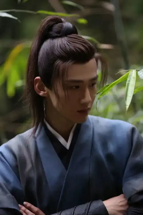 白敬亭升级成明星大侦探的编剧,可实际上他是一名演员