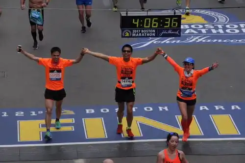 追光丨在黑暗中,跑向光明