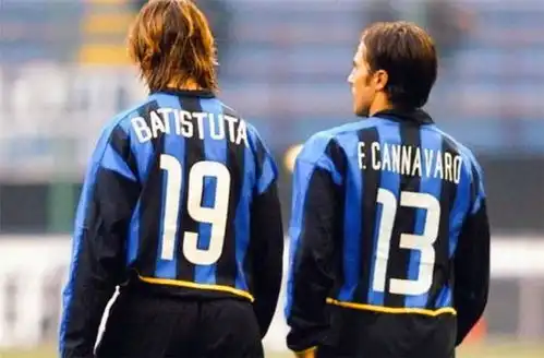 他出道就敢铲老马,还一脚踢休克过巴蒂,在中超拿教练前十的年薪