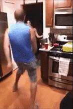 幽默笑话吃饭前女领导嘱咐我,一会不管多少人,就点9个菜