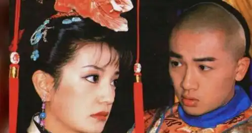 她是五阿哥永琪唯一的女儿,父亲早逝,被爷爷乾隆赐寒酸封号