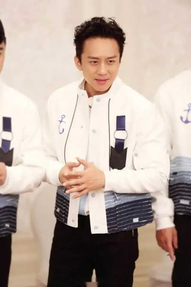 怎么了邓超单方面宣布工作室解散,一定是邓超又调皮了